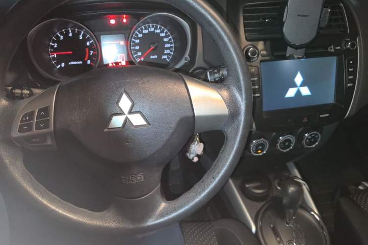 Used Mitsubishi ASX 2013 2.0L CVT Two-Wheel Drive Elite Edition Center Console