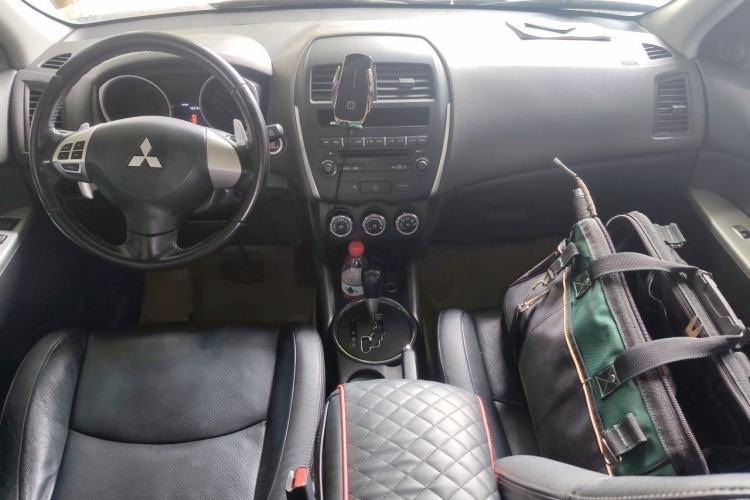 Used Mitsubishi ASX 2013 2.0L CVT Two-Wheel Drive Luxury Edition Center Console