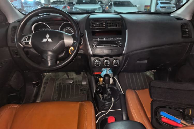 Used Mitsubishi ASX 2013 2.0L CVT Two-Wheel Drive Elite Edition Center Console