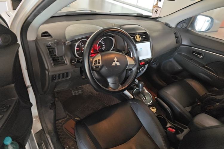 Used Mitsubishi ASX 2013 2.0L CVT Two-Wheel Drive Elite Edition Center Console