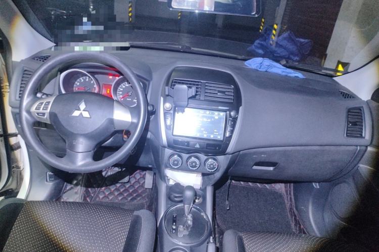 Used Mitsubishi ASX 2013 2.0L CVT Two-Wheel Drive Elite Edition Center Console