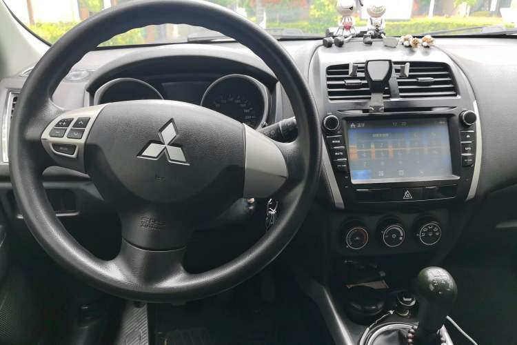 Used Mitsubishi ASX 2013 1.6L Manual Two-Wheel Drive Standard Edition Center Console