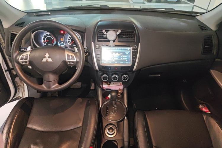 Used Mitsubishi ASX 2013 2.0L CVT 4x4 Flagship Edition Center Console