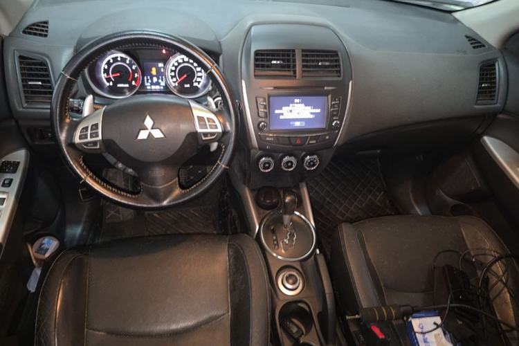 Used Mitsubishi ASX 2013 2.0L CVT 4x4 Flagship Edition Center Console