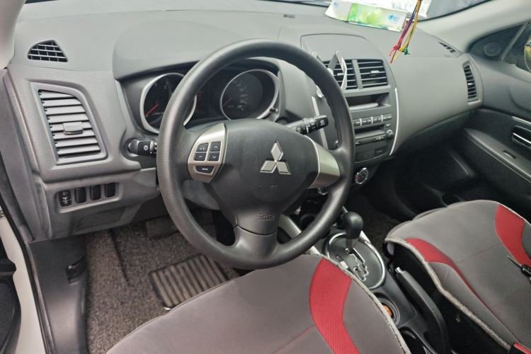Used Mitsubishi ASX 2013 2.0L CVT Two-Wheel Drive Elite Edition Center Console