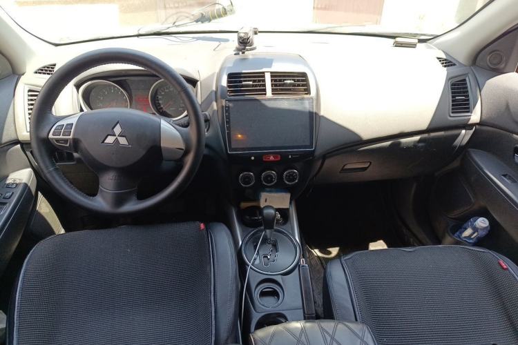 Used Mitsubishi ASX 2013 2.0L CVT Two-Wheel Drive Elite Edition Center Console
