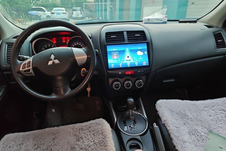 Used Mitsubishi ASX 2013 2.0L CVT Two-Wheel Drive Elite Edition Center Console