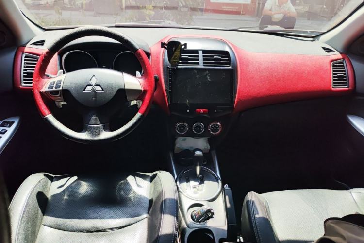 Used Mitsubishi ASX 2013 2.0L CVT Two-Wheel Drive Luxury Edition Center Console
