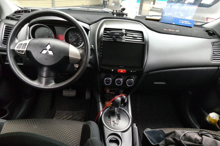 Used Mitsubishi ASX 2013 2.0L CVT Two-Wheel Drive Elite Edition Center Console