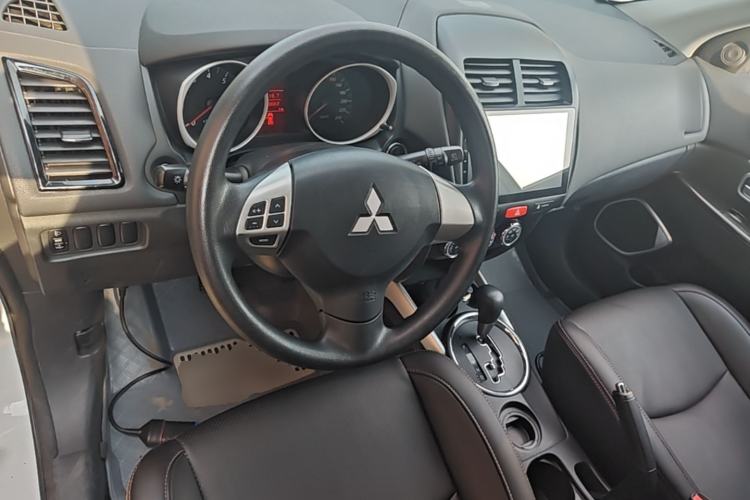 Used Mitsubishi ASX 2013 2.0L CVT Two-Wheel Drive Elite Edition Center Console