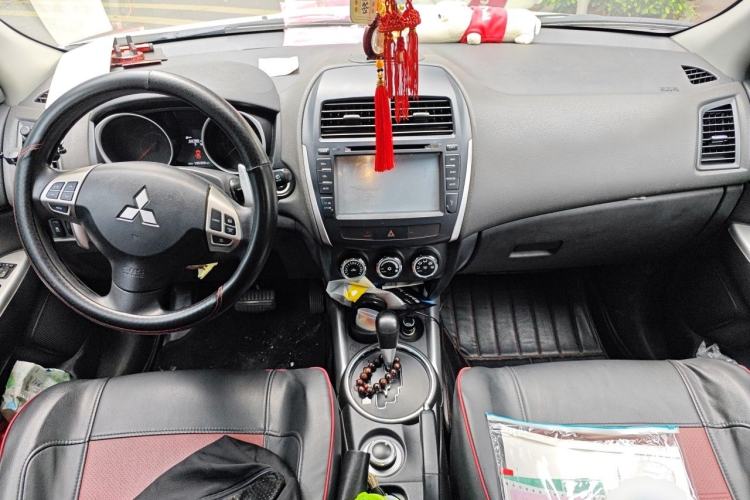 Used Mitsubishi ASX 2013 2.0L CVT Four-Wheel Drive Premium Edition Center Console
