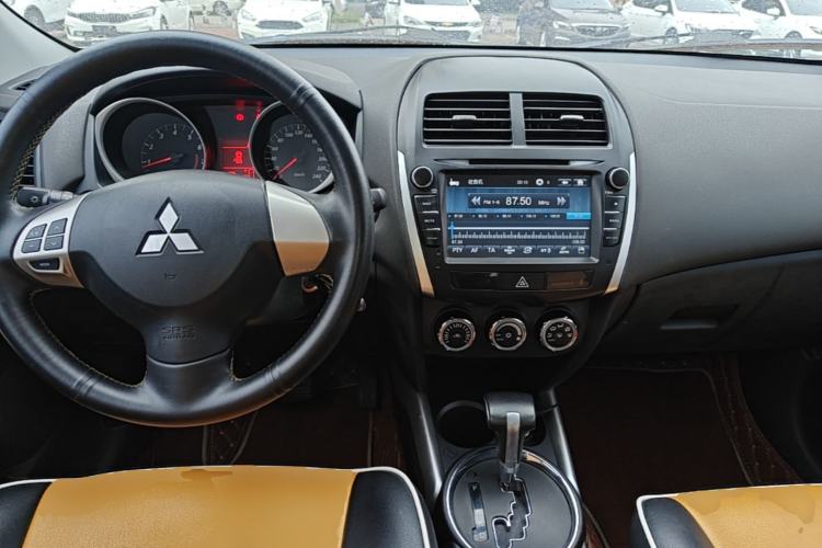 Used Mitsubishi ASX 2013 2.0L CVT Two-Wheel Drive Elite Edition Center Console