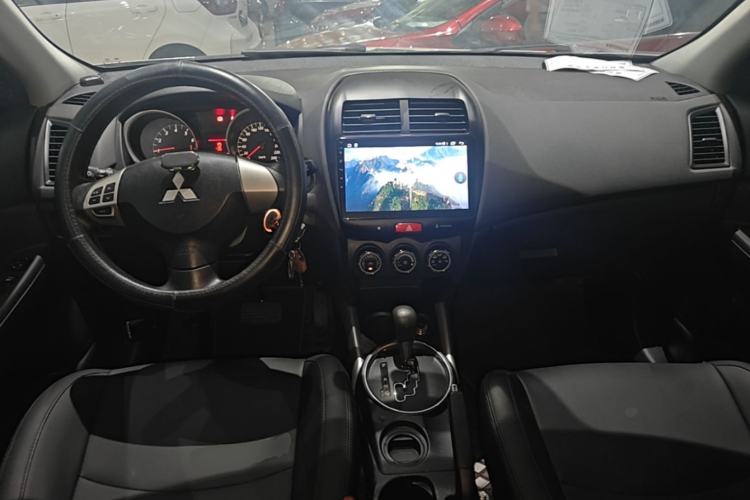 Used Mitsubishi ASX 2013 2.0L CVT Two-Wheel Drive Elite Edition Center Console