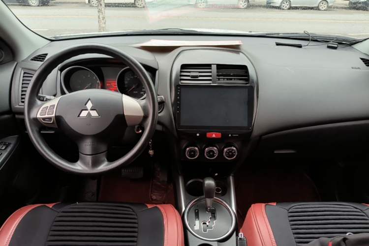 Used Mitsubishi ASX 2013 2.0L CVT Two-Wheel Drive Elite Edition Center Console