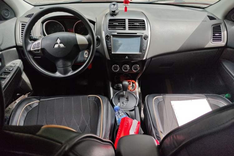 Used Mitsubishi ASX 2013 2.0L CVT Two-Wheel Drive Elite Edition Center Console