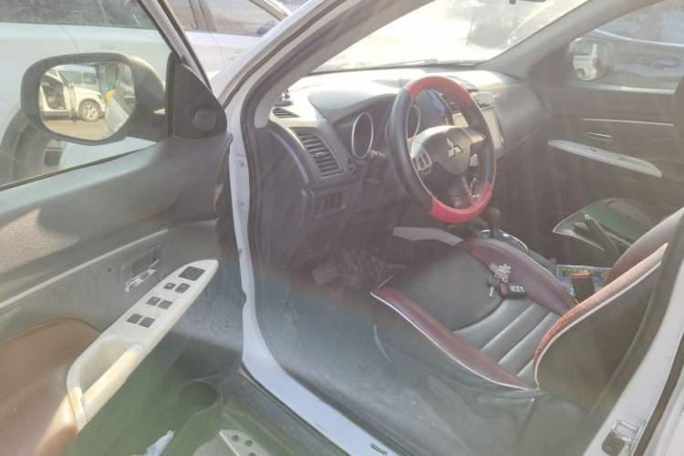 Used Mitsubishi ASX 2013 2.0L CVT Two-Wheel Drive Elite Edition Driver Seat