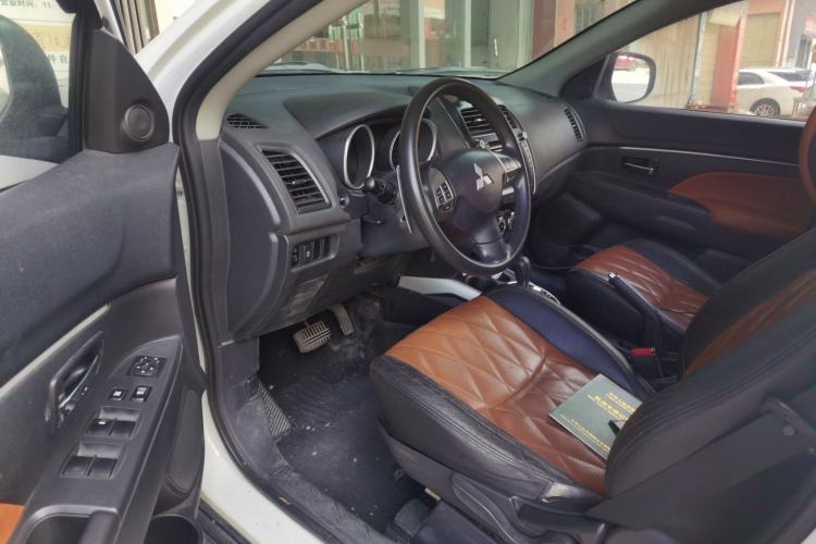 Used Mitsubishi ASX 2013 2.0L CVT Four-Wheel Drive Premium Edition Driver Seat
