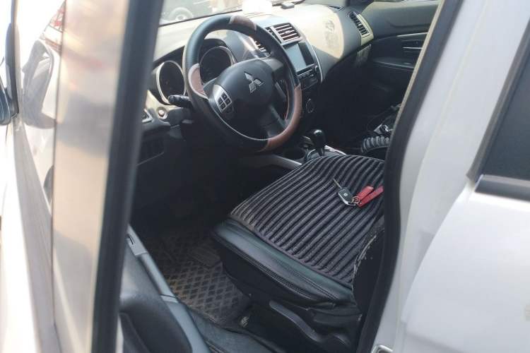 Used Mitsubishi ASX 2013 2.0L CVT Two-Wheel Drive Elite Edition Driver Seat