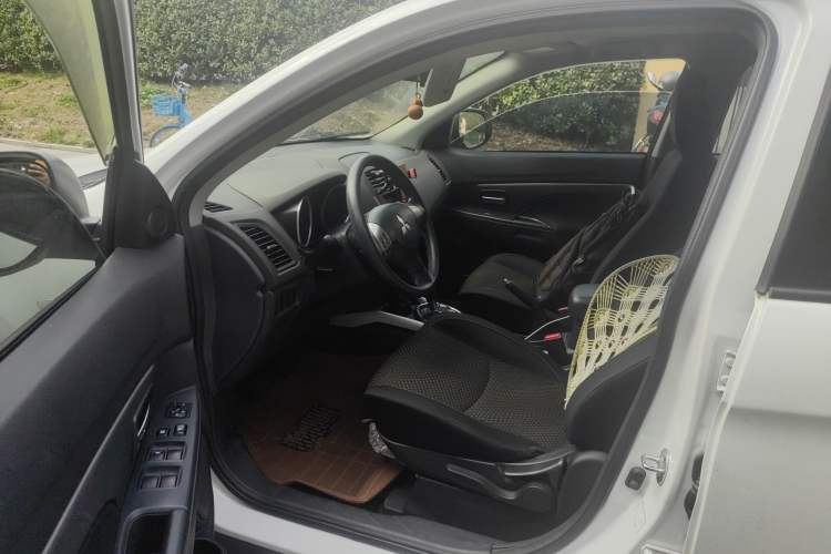 Used Mitsubishi ASX 2013 2.0L CVT Two-Wheel Drive Elite Edition Driver Seat