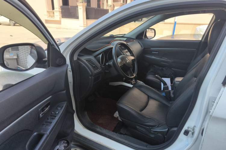 Used Mitsubishi ASX 2013 2.0L CVT Two-Wheel Drive Elite Edition Driver Seat