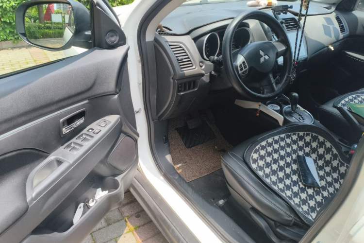 Used Mitsubishi ASX 2013 2.0L CVT Two-Wheel Drive Elite Edition Driver Seat