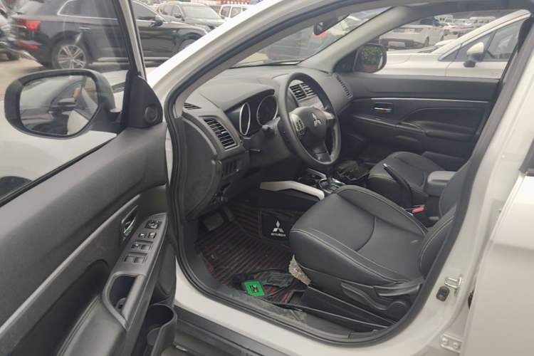 Used Mitsubishi ASX 2013 2.0L CVT Two-Wheel Drive Tech Edition Driver Seat