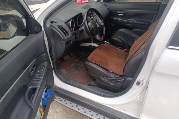 Used Mitsubishi ASX 2013 2.0L CVT Two-Wheel Drive Elite Edition Driver Seat
