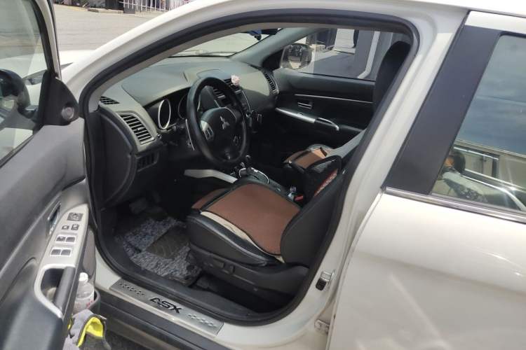 Used Mitsubishi ASX 2013 2.0L CVT Two-Wheel Drive Luxury Edition Driver Seat