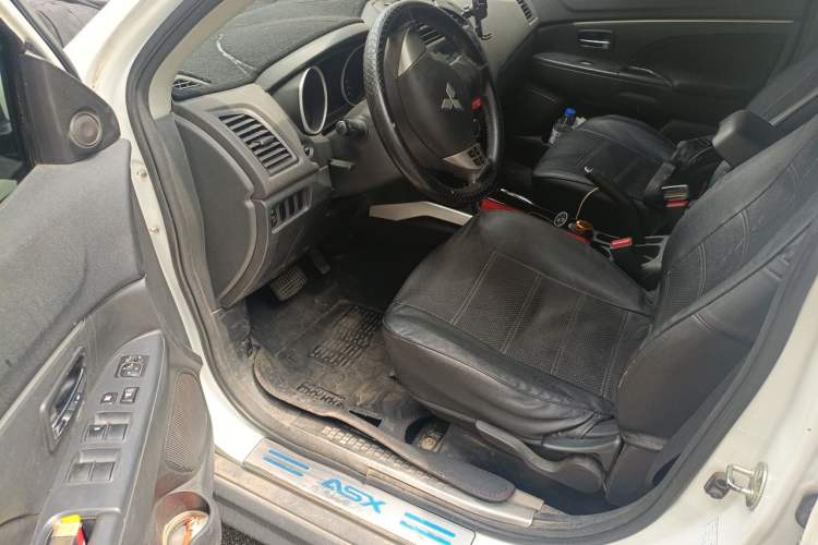 Used Mitsubishi ASX 2013 2.0L CVT Two-Wheel Drive Elite Edition Driver Seat
