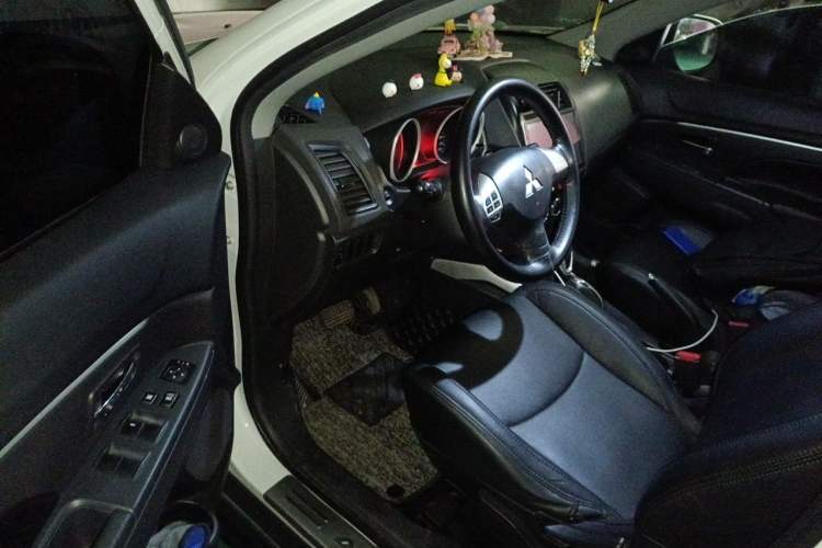 Used Mitsubishi ASX 2013 2.0L CVT Two-Wheel Drive Elite Edition Driver Seat
