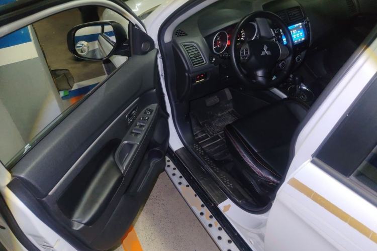 Used Mitsubishi ASX 2013 2.0L CVT Two-Wheel Drive Elite Edition Driver Seat