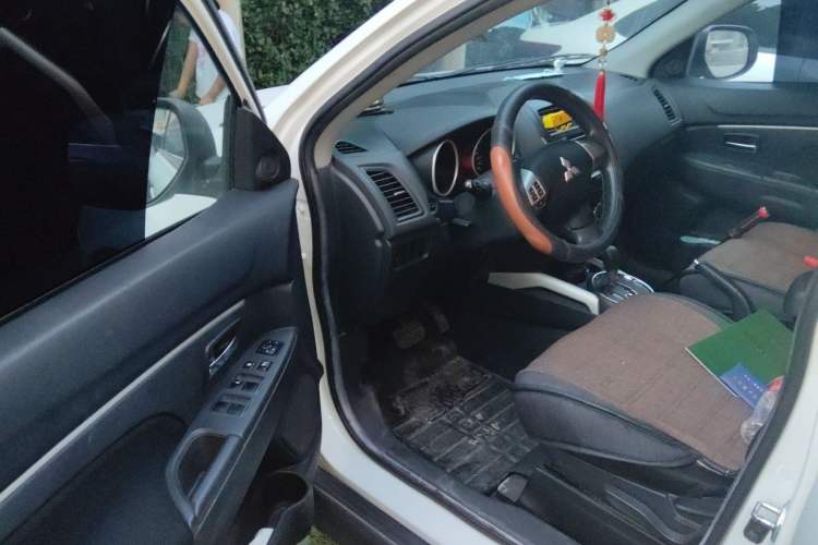 Used Mitsubishi ASX 2013 2.0L CVT Two-Wheel Drive Elite Edition Driver Seat
