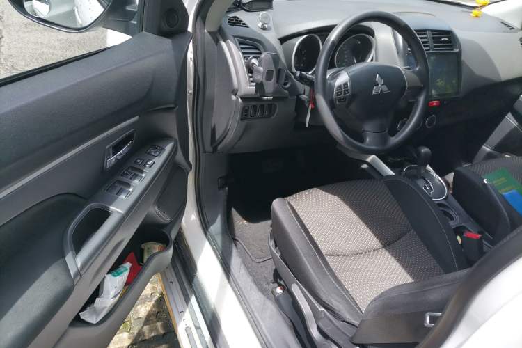 Used Mitsubishi ASX 2013 2.0L CVT Two-Wheel Drive Elite Edition Driver Seat