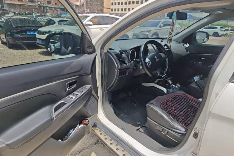 Used Mitsubishi ASX 2013 2.0L CVT Two-Wheel Drive Luxury Edition Driver Seat