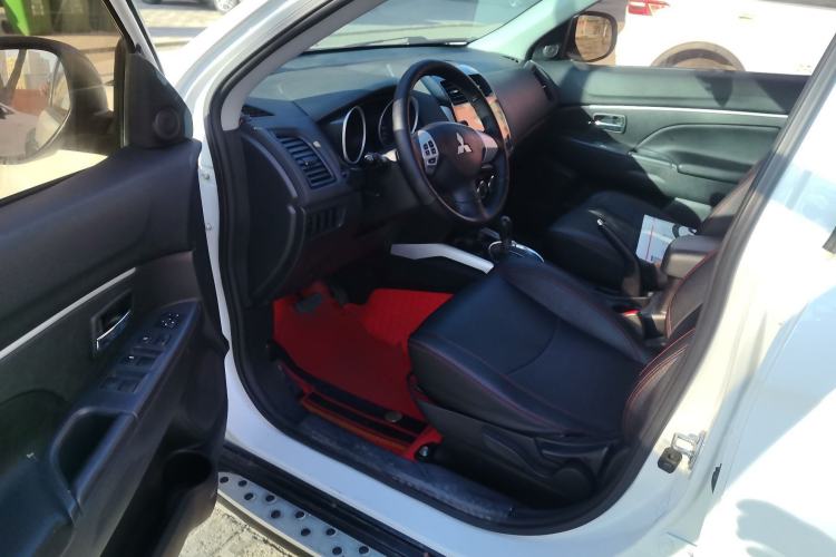 Used Mitsubishi ASX 2013 2.0L CVT Two-Wheel Drive Elite Edition Driver Seat