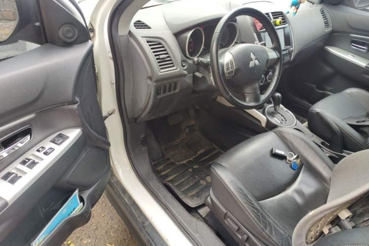 Used Mitsubishi ASX 2013 2.0L CVT Two-Wheel Drive Luxury Edition Driver Seat