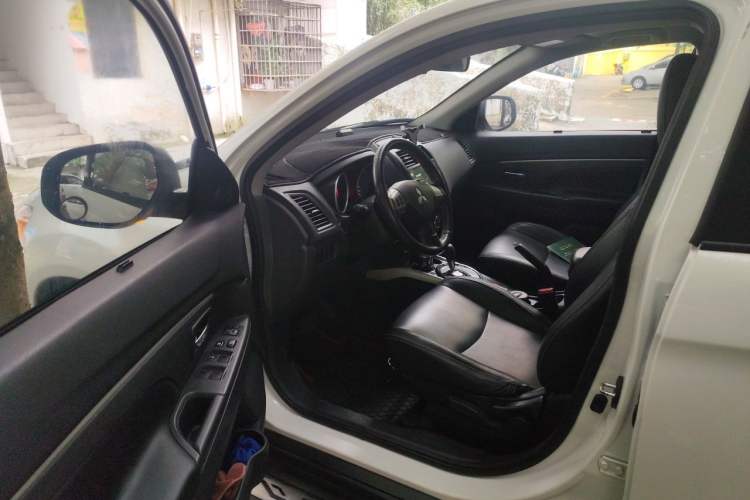 Used Mitsubishi ASX 2013 2.0L CVT Two-Wheel Drive Elite Edition Driver Seat