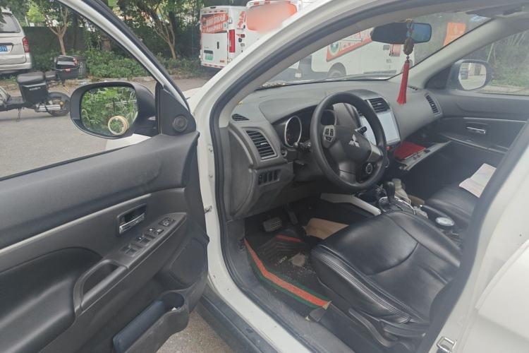 Used Mitsubishi ASX 2013 2.0L CVT Two-Wheel Drive Elite Edition Driver Seat