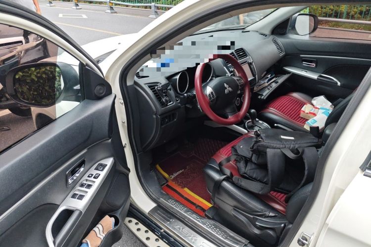 Used Mitsubishi ASX 2013 2.0L CVT Four-Wheel Drive Premium Edition Driver Seat