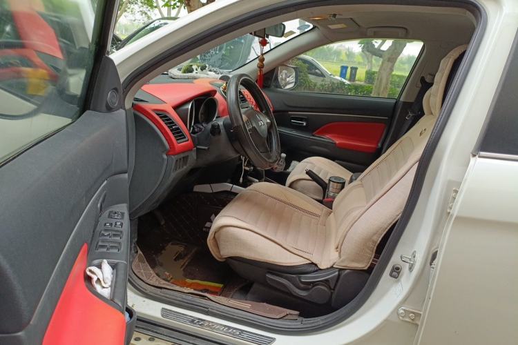 Used Mitsubishi ASX 2013 2.0L CVT Two-Wheel Drive Elite Edition Driver Seat
