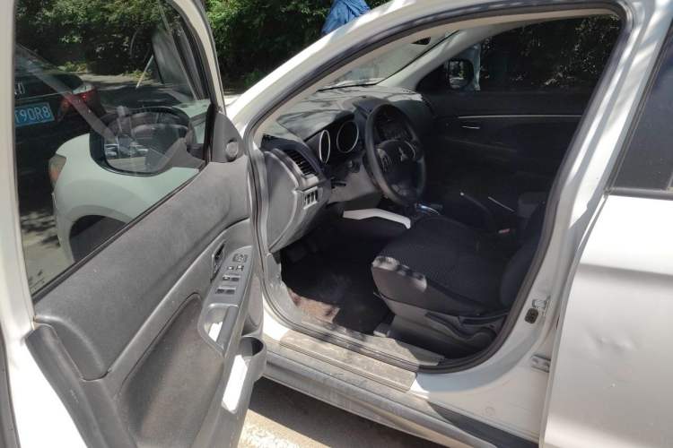 Used Mitsubishi ASX 2013 2.0L CVT Two-Wheel Drive Elite Edition Driver Seat