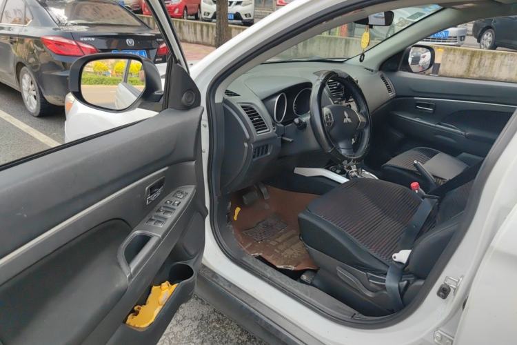 Used Mitsubishi ASX 2013 2.0L CVT Two-Wheel Drive Elite Edition Driver Seat