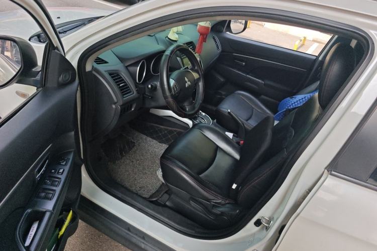 Used Mitsubishi ASX 2013 2.0L CVT Two-Wheel Drive Elite Edition Driver Seat
