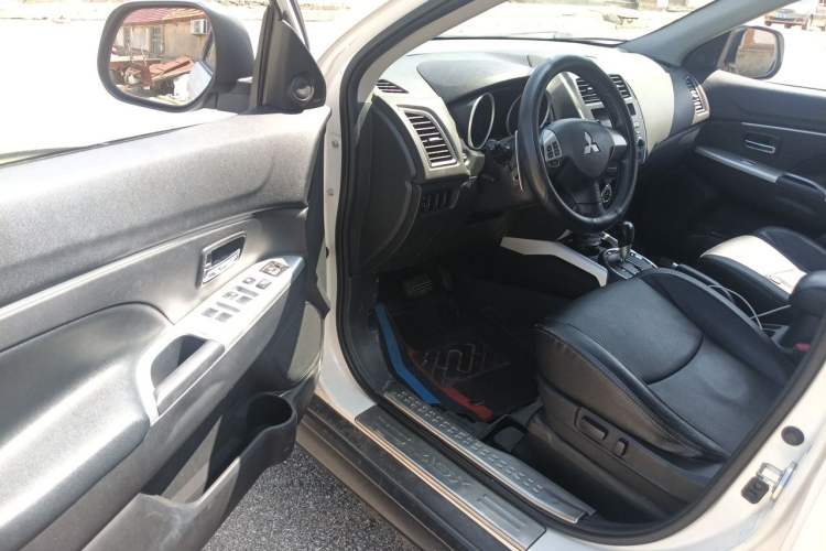 Used Mitsubishi ASX 2013 2.0L CVT Two-Wheel Drive Luxury Edition Driver Seat