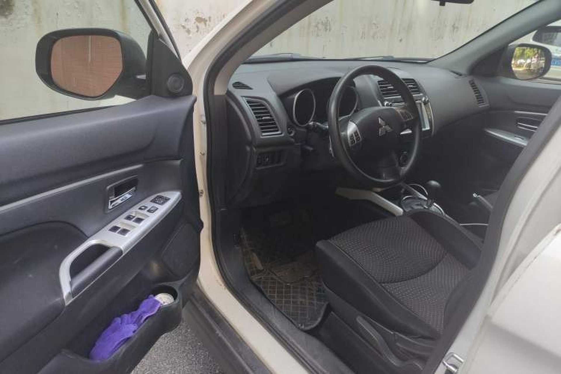 Used Mitsubishi ASX 2013 2.0L CVT Four-Wheel Drive Premium Edition Driver Seat