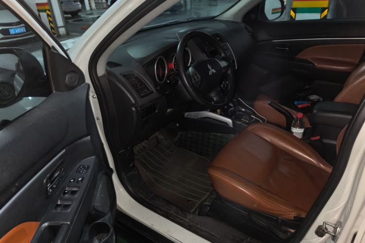 Used Mitsubishi ASX 2013 2.0L CVT Two-Wheel Drive Elite Edition Driver Seat