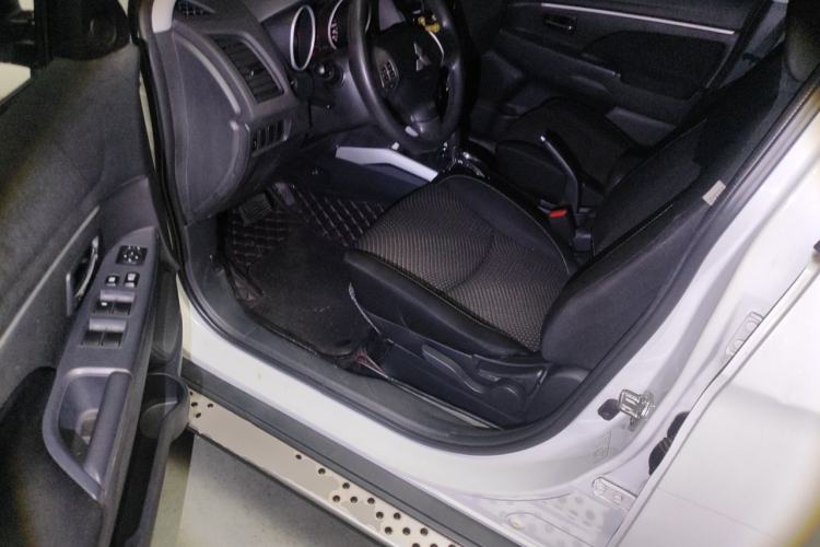 Used Mitsubishi ASX 2013 2.0L CVT Two-Wheel Drive Elite Edition Driver Seat