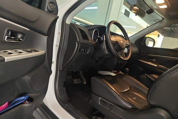 Used Mitsubishi ASX 2013 2.0L CVT 4x4 Flagship Edition Driver Seat
