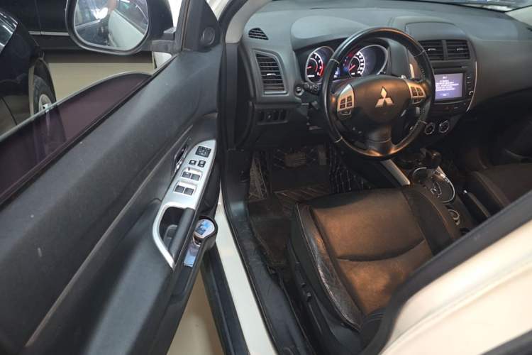 Used Mitsubishi ASX 2013 2.0L CVT 4x4 Flagship Edition Driver Seat