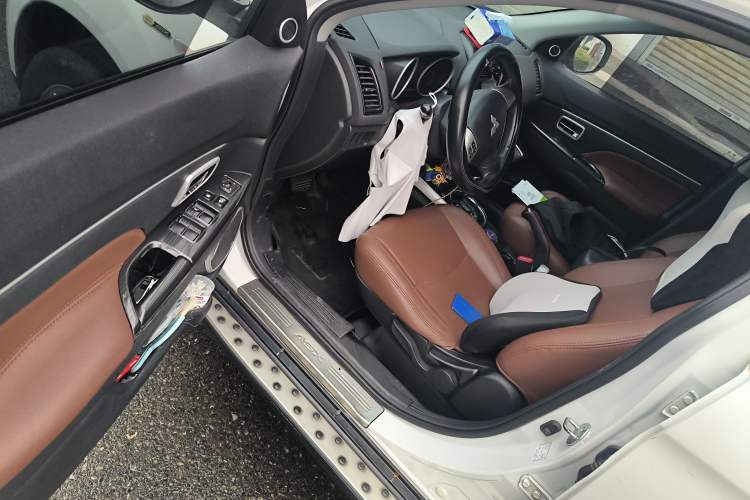 Used Mitsubishi ASX 2013 2.0L CVT Two-Wheel Drive Elite Edition Driver Seat